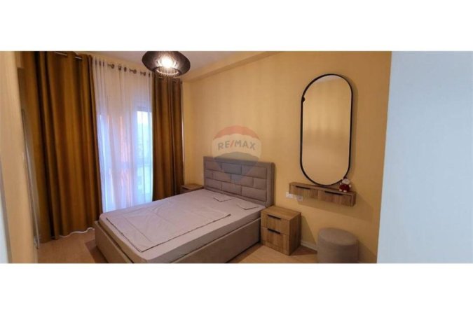 Tirane, jepet me qera apartament 1+1+Ballkon Kati 9, 70 m² 550 € (Kompleksi Kontakt)