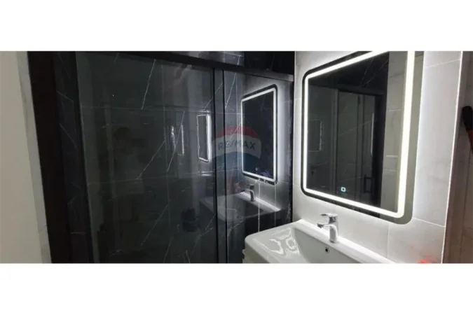 Tirane, jepet me qera apartament 1+1+Ballkon Kati 9, 70 m² 550 € (Kompleksi Kontakt)