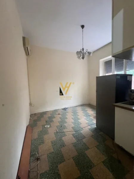 Tirane, jepet me qera zyre Kati 1, 70 m² 1.000 € (MINE PEZA)