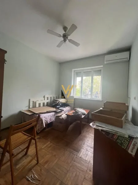Tirane, jepet me qera zyre Kati 1, 70 m² 1.000 € (MINE PEZA)