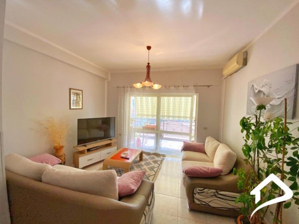 Tirane, jap me qera apartament 3+1+Ballkon Kati 3, 140 m² 750 € (Rruga e Ambasadave)