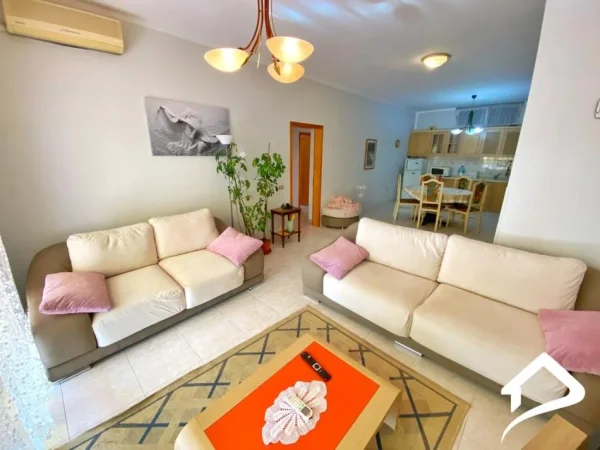 Tirane, jap me qera apartament 3+1+Ballkon Kati 3, 140 m² 750 € (Rruga e Ambasadave)