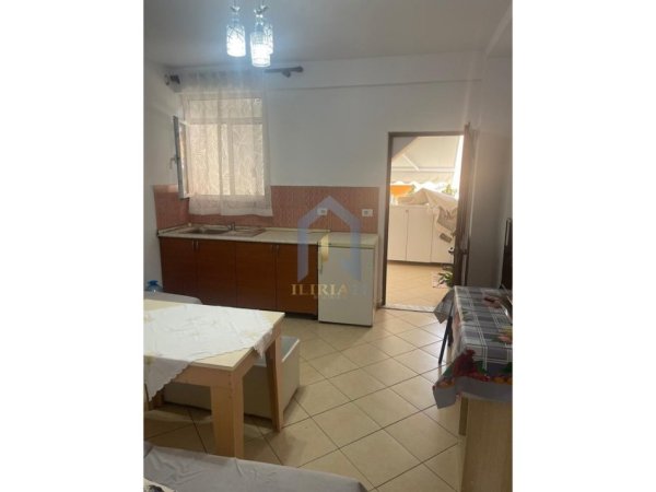 Tirane, jap me qera apartament 1+1+Ballkon Kati 1, 55 m² 400 € (Allias)