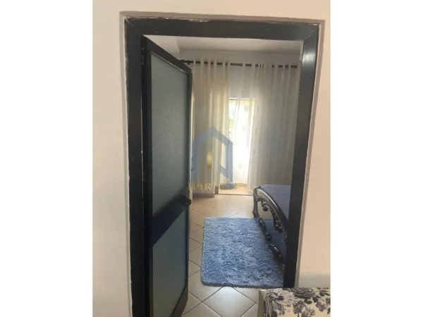 Tirane, jap me qera apartament 1+1+Ballkon Kati 1, 55 m² 400 € (Allias)