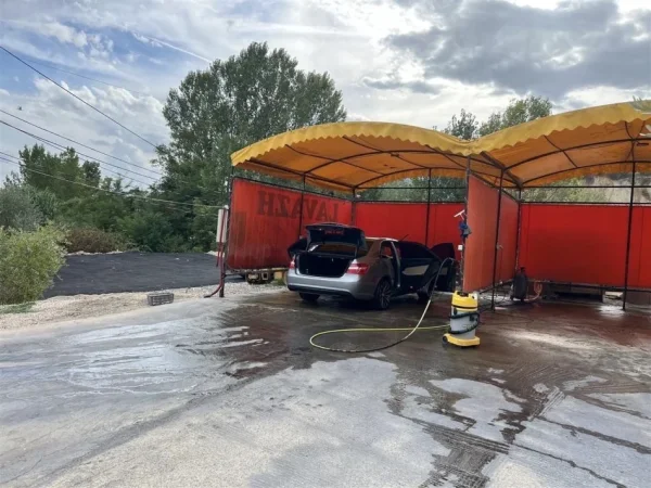 Tirane, jepet me qera toke , 600 m² (MEZEZ)