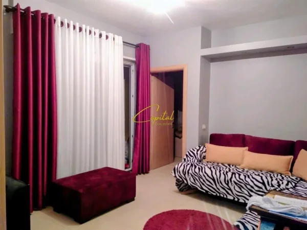 Tirane, jepet me qera apartament 2+1 Kati 5, 100 m² 600 € (ISH STACIONI TRENIT)