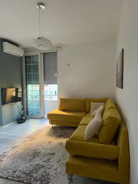 Tirane, jepet me qera apartament 1+1 Kati 2, 450 € 