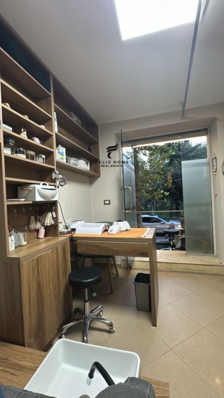 Tirane, jepet me qera dyqan Kati 0, 16 m² 350 € (RRUGA E ELBASANIT)