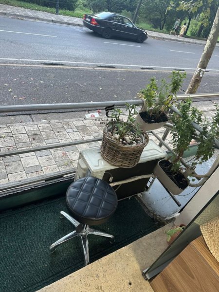 Tirane, jepet me qera dyqan Kati 0, 16 m² 350 € (RRUGA E ELBASANIT)