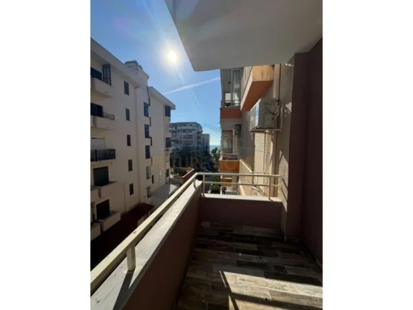 Durres, shitet apartament 1+1 Kati 4, 63 m² 95.850 € (Durres)