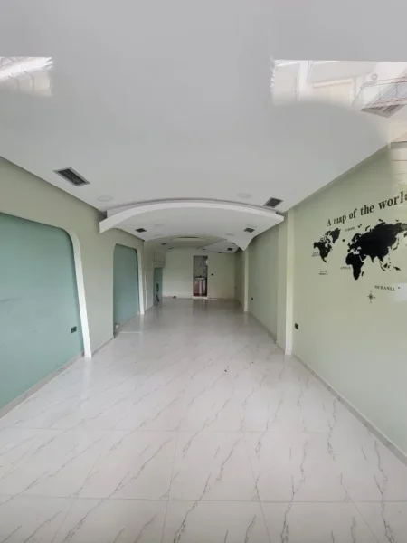 Tirane, jepet me qera dyqan Kati 0, 40 m² 600 € (MINE PEZA)