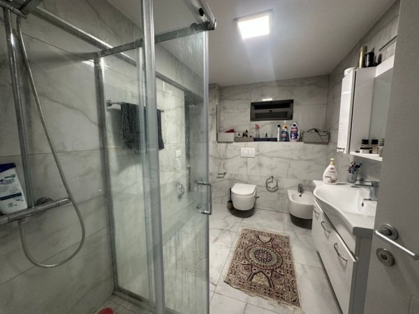Tirane, shitet apartament 2+1+Ballkon Kati 1, 85 m² 169.000 € (Kodra e diellit)