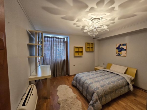 shes apartament 4+1 , 220 m² 600.000 € (Bulevardi Zogu i Pare)