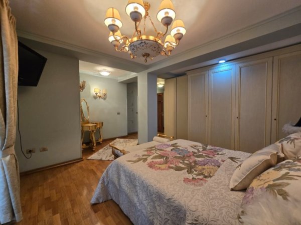 shes apartament 4+1 , 220 m² 600.000 € (Bulevardi Zogu i Pare)