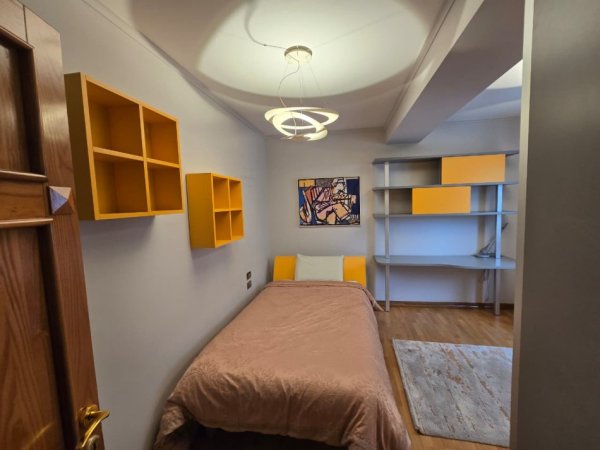shes apartament 4+1 , 220 m² 600.000 € (Bulevardi Zogu i Pare)