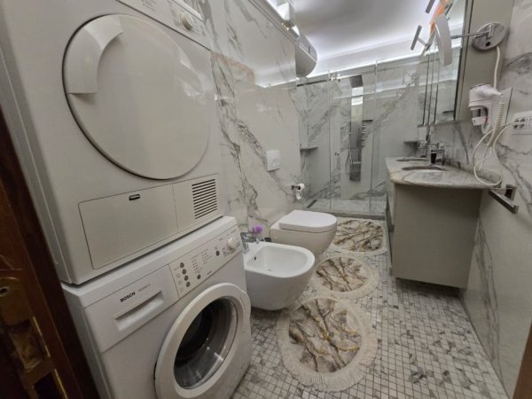 shes apartament 4+1 , 220 m² 600.000 € (Bulevardi Zogu i Pare)
