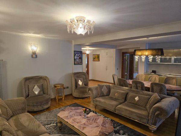 shes apartament 4+1 , 220 m² 600.000 € (Bulevardi Zogu i Pare)