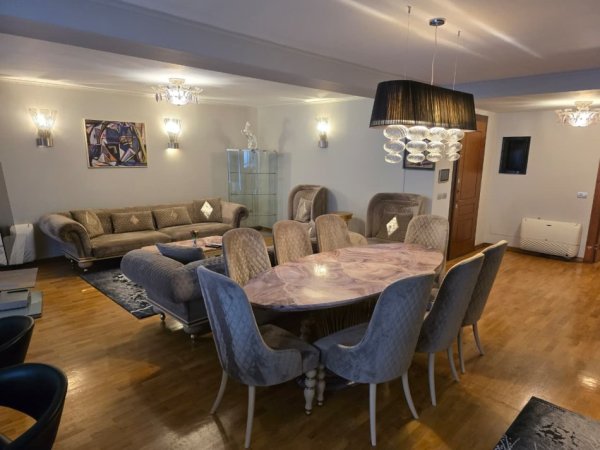 shes apartament 4+1 , 220 m² 600.000 € (Bulevardi Zogu i Pare)