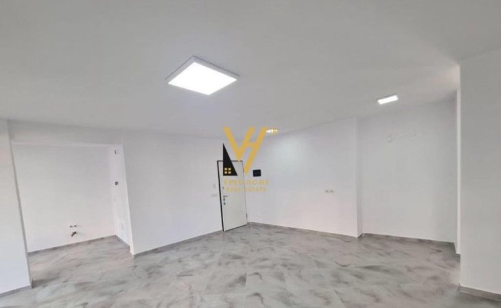 Tirane, jepet me qera zyre Kati 1, 70 m² 700 € (LIQENI ARTIFICIAL)