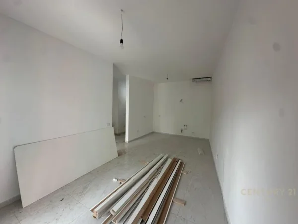Tirane, jepet me qera zyre Kati 1, 69 m² 800 € (Rr.e Kavajes)