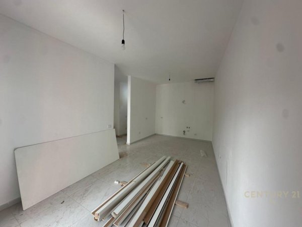 Tirane, jepet me qera zyre Kati 1, 69 m² 800 € (Rr.e Kavajes)
