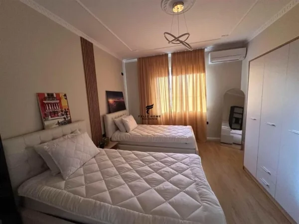 Tirane, jepet me qera apartament 2+1 Kati 4, 112 m² 1.500 € (BLLOKU)