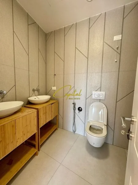 Tirane, jepet me qera ambjent biznesi Kati 3, 160 m² 1.850 € (KOMPLEKSI LAKE VIEW)