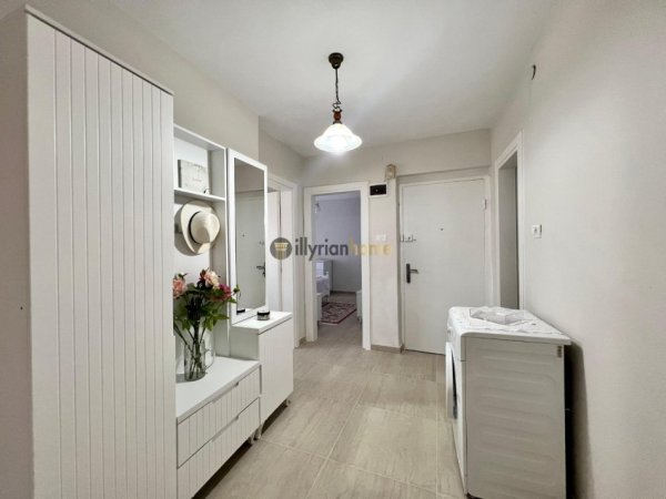 Tirane, jepet me qera apartament 3+1+Ballkon Kati 5, 90 m² 680 € (Rruga Fortuzi)