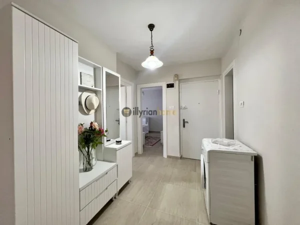 Tirane, jepet me qera apartament 2+1+Ballkon Kati 5, 80 m² 600 € (Rruga Fortuzi)