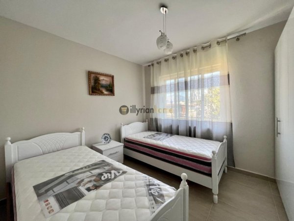 Tirane, jepet me qera apartament 3+1+Ballkon Kati 5, 90 m² 680 € (Rruga Fortuzi)