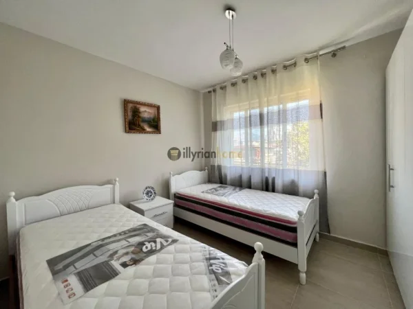 Tirane, jepet me qera apartament 2+1+Ballkon Kati 5, 80 m² 600 € (Rruga Fortuzi)