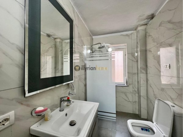Tirane, jepet me qera apartament 3+1+Ballkon Kati 5, 90 m² 680 € (Rruga Fortuzi)