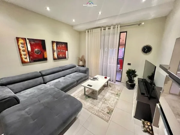 Tirane, jepet me qera apartament 2+1 Kati 4, 98 m² 800 € (selvia)