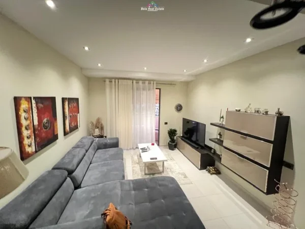 Tirane, jepet me qera apartament 2+1 Kati 4, 98 m² 800 € (selvia)