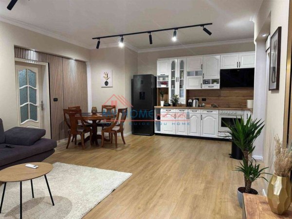 Tirane, jepet me qera apartament 2+1+Ballkon Kati 4, 112 m² 1.500 € (Sheshi Willson)