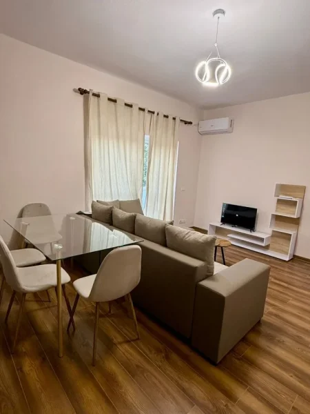 Tirane, jepet me qera apartament 1+1 Kati 4, 73 m² 650 € (Rruga e Kavajes)