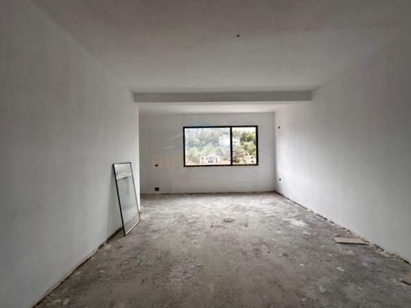 Tirane, shitet apartament 2+1+Ballkon Kati 4, 134 m² 215.000 € 