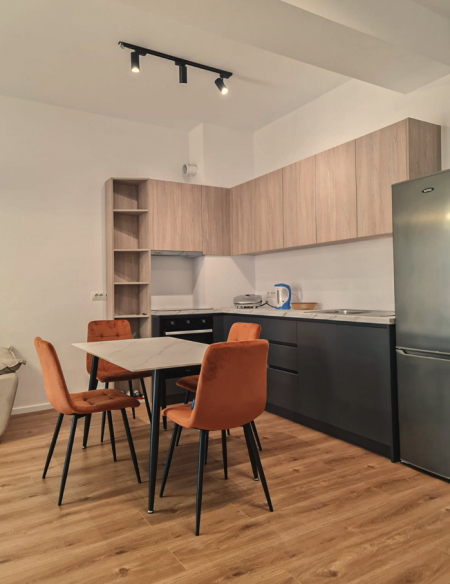 Tirane, jepet me qera apartament 1+1+Ballkon Kati 7, 60 m² 400 € (Rezidenca Kaimi)