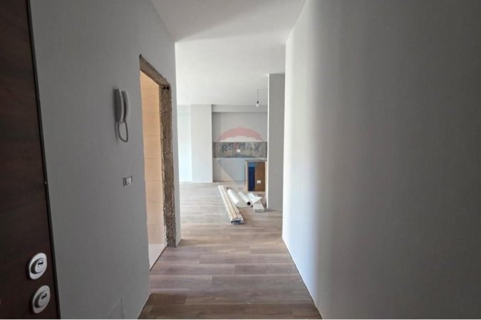 Tirane, shitet apartament 2+1+Ballkon , 106 m² 207.000 € 