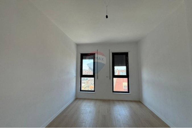 Tirane, shitet apartament 3+1+Ballkon , 123 m² 355.000 € 