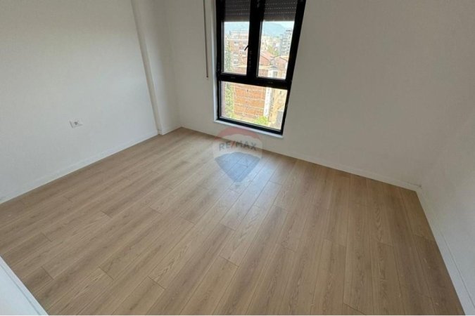 Tirane, shitet apartament 2+1+Ballkon , 97 m² 280.000 € 