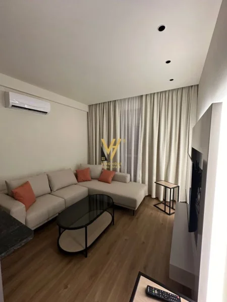 Tirane, jepet me qera apartament 1+1+Ballkon Kati 7, 65 m² 500 € (ALI DEMI)