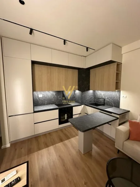 Tirane, jepet me qera apartament 1+1+Ballkon Kati 7, 65 m² 500 € (ALI DEMI)