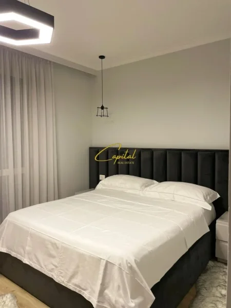 Tirane, jepet me qera apartament 1+1 Kati 4, 65 m² 850 € (ISH BLLOKU)