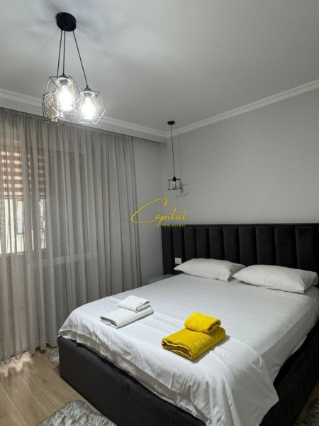 Tirane, jepet me qera apartament 1+1 Kati 4, 65 m² 850 € (ISH BLLOKU)
