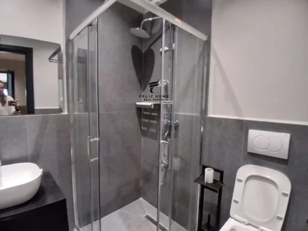 Tirane, jepet me qera apartament 1+1 Kati 1, 50 m² 700 € (MYSLYM SHYRI)