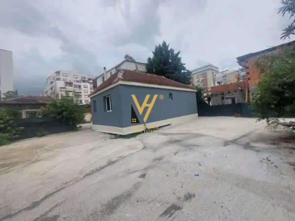Tirane, jepet me qera shtepi 1 Katshe Kati 0, 460 m² 800 € (DON BOSKO)