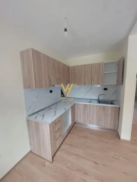 Tirane, jepet me qera shtepi 1 Katshe Kati 0, 460 m² 800 € (DON BOSKO)