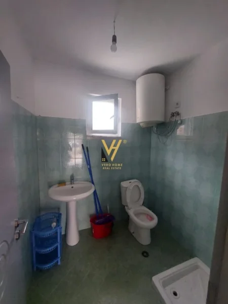 Tirane, jepet me qera shtepi 1 Katshe Kati 0, 460 m² 800 € (DON BOSKO)