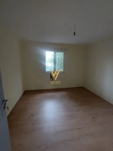 Tirane, jepet me qera shtepi 1 Katshe Kati 0, 460 m² 800 € (DON BOSKO)